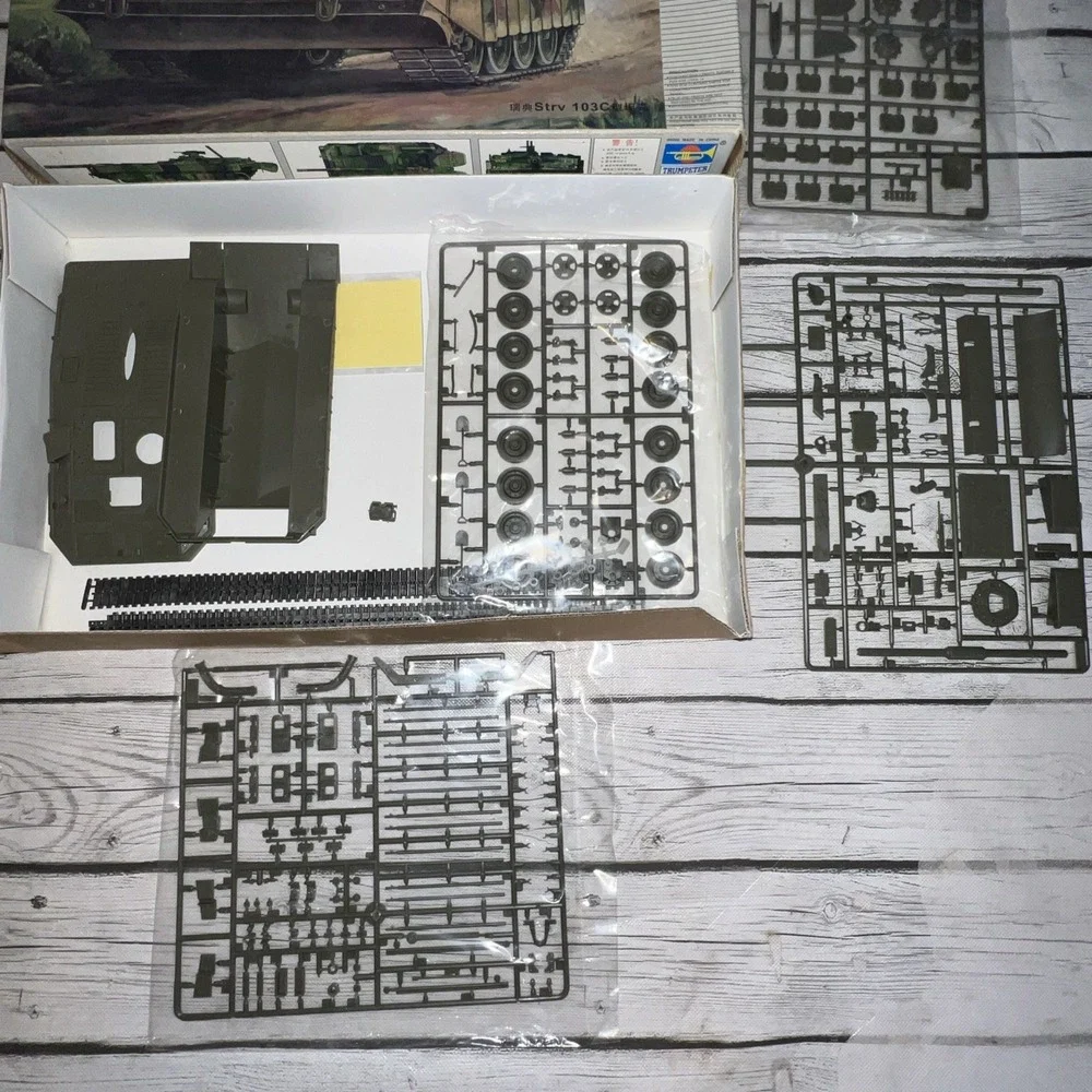 Sweden Strv 103C MBT - Trumpeter 1/35 Unassembled AFV Kit#00310 - READ